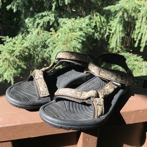 Teva Sandals size 7.5 women’s